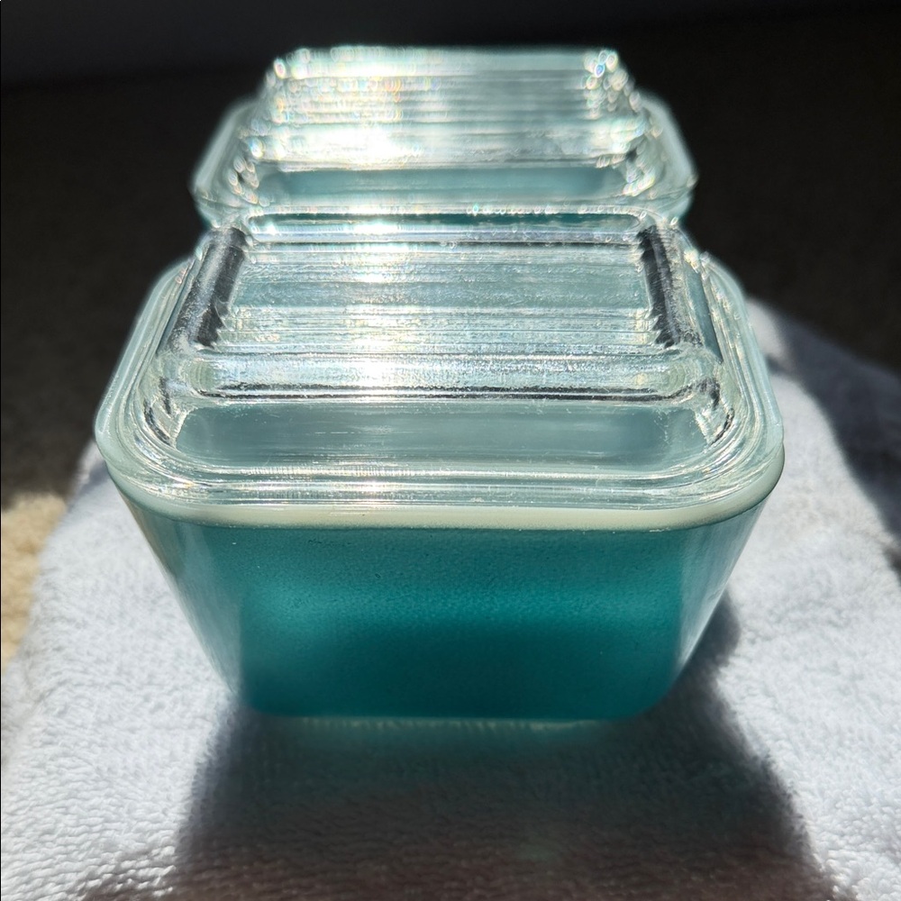 Vintage turquoise pyrex Glass Containers with Lids - Picture 3 of 7